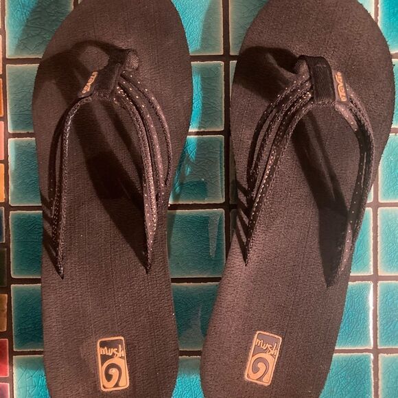 Teva Mush Brown Thong Sandals - Picture 4 of 8